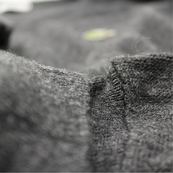 Men M Vintage IZOD LACOSTE Sweater MADE IN USA Charcoal Orlon V-Neck - Picture 9 of 9